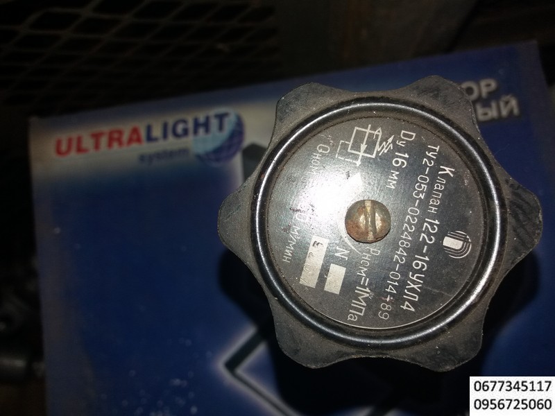 Пневмоклапан  редукционный П-КРМ-122-16, ПКРМ-122-12 с пневматической или ручной настройкой давления на выходе служат для понижения и поддержания на заданном уровне давления сжатого воздуха в пневматических приводах и системах различного технологического оборудования.  Для понижения давления сжатого воздуха от компрессора и поддержания заданного давления в пневмосистеме применяют редукционные пневмоклапаны, в частности, клапан П-КРМ